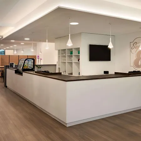 Super 8 By Wyndham Hotel