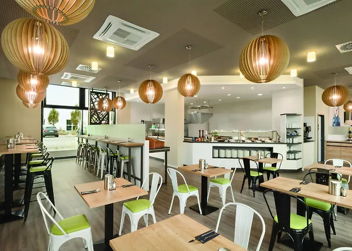 فندق Super 8 By Wyndham 3*