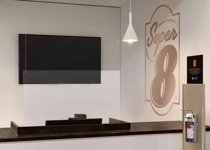 Super 8 By Wyndham فندق