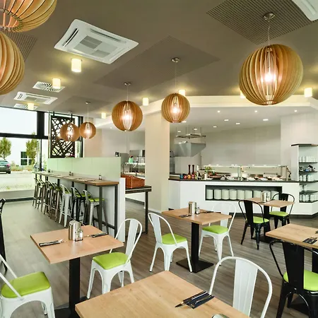 酒店 Super 8 By Wyndham 3*