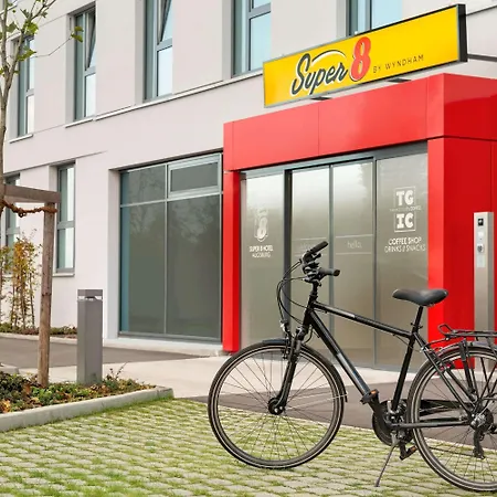 Otel Super 8 By Wyndham 3*