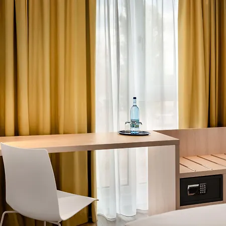 Super 8 By Wyndham Hotel Augsburg
