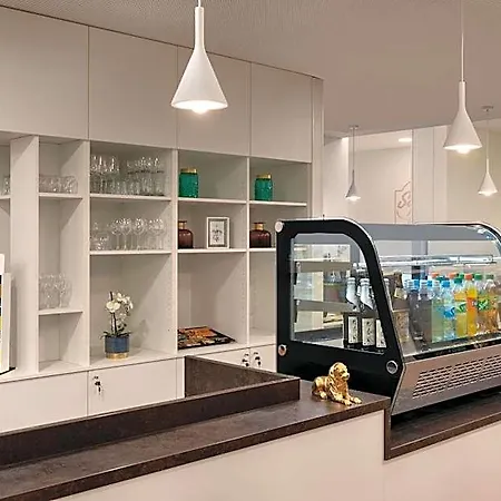 酒店 Super 8 By Wyndham 3*