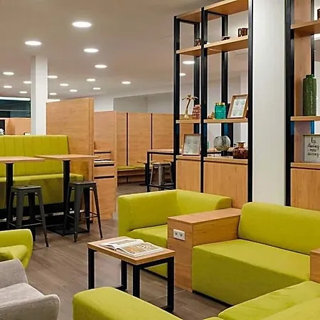 Super 8 By Wyndham Hotel