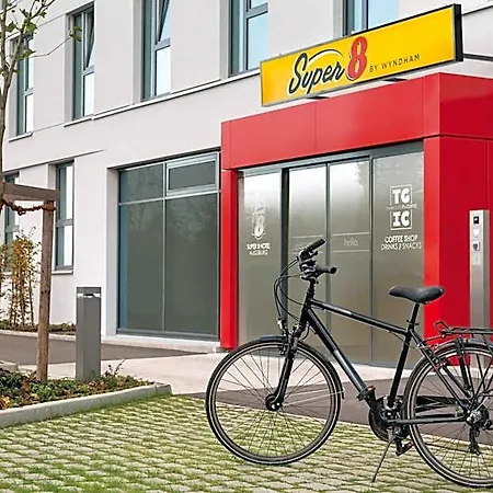 Hotel Super 8 By Wyndham 3*